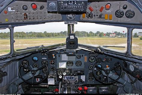 DC-3 Cockpit | Cockpit, Aviation, Military aircraft