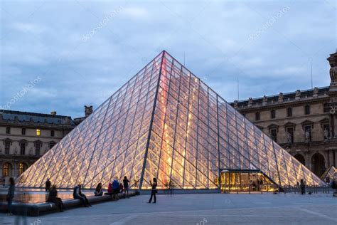 The Louvre at night in Paris – Stock Editorial Photo © bloodua #65740869