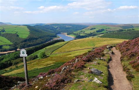 "Derwent Edge, the Peak District" by Kevin Tebbutt at PicturesofEngland.com