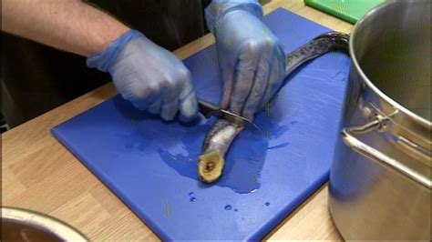 Gloucester cooks perfect lamprey pie recipe for Queen - BBC News