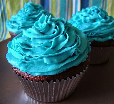 Pin on Cumpleaños | Blue cupcakes, Blue icing, Icing recipe