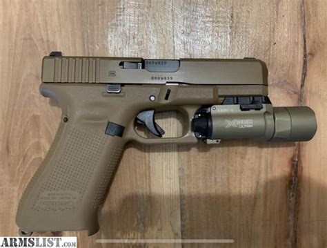 ARMSLIST - For Sale: Glock 19x w/ Surefire x300 light