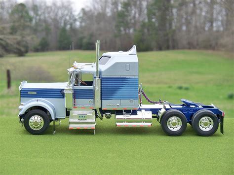 Kenworth W900 -- Plastic Model Truck Kit -- 1/25 Scale -- #851507 pictures by robby359 ( East ...