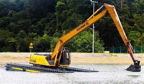 How Amphibious Excavators Enhance Wetland Dredging