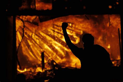 Minneapolis police station torched amid George Floyd protest - POLITICO