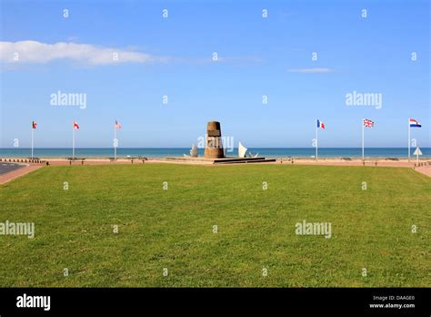 Omaha beach d day landing hi-res stock photography and images - Alamy
