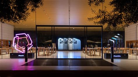 Apple Stores add glowing window displays for iPhone 12 launch - 9to5Mac