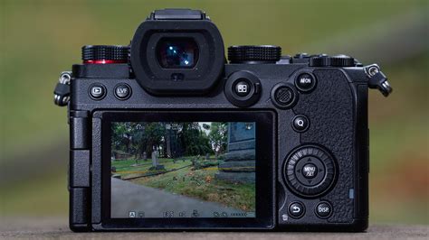 Panasonic Lumix DC-S5 - Review 2020 - PCMag Australia