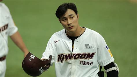 Hello, Ha-Seong! Korean Baseball Star and Newest Padre Player Makes ...