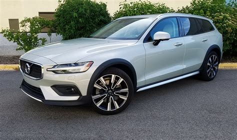 Test Drive: 2020 Volvo V60 Cross Country | The Daily Drive | Consumer Guide®