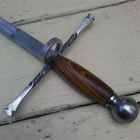 parrying_dagger_by_jdactionhero-d5tlg2t.jpg (960×960) | Dagger, Pocket knife, Daggers