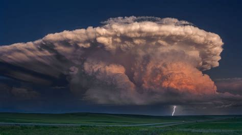 A STORM OF COLOR Time Lapse - Isolated Supercell, tornado, rainbow and ...