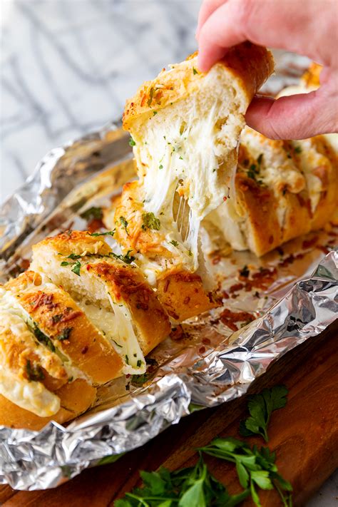 cheesy garlic bread: Easy recipe for quick 1