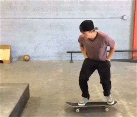 12 Mind Blowing Skateboard Tricks That You Need To See (12 gifs)