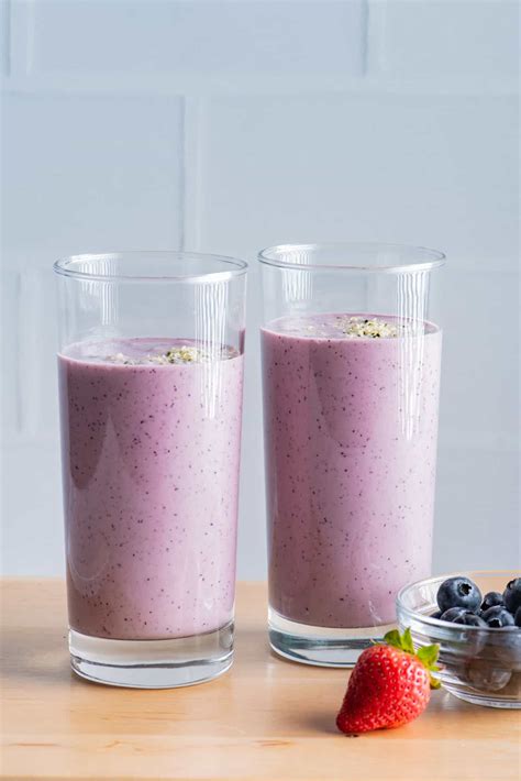 Banana Berry Smoothie {Vegan Recipe} | FeelGoodFoodie