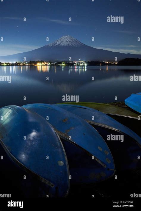 a night view of mount fuji Stock Photo - Alamy