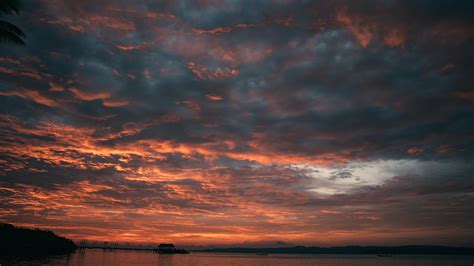 Silhouette Photography of Ocean during Sunset · Free Stock Photo