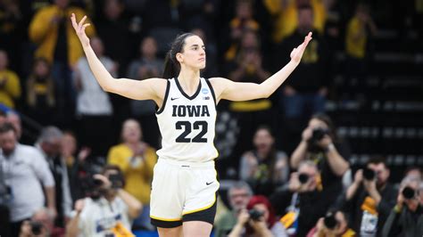 Will Caitlin Clark enter the 2024 WNBA Draft? Outlining Iowa star's...