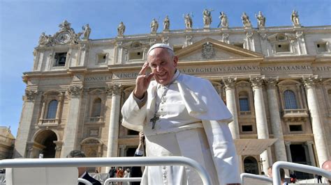 Collaborators felicitate Pope on election anniversary - Vatican News