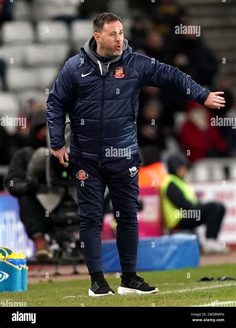 Sunderland manager Michael Beale reacts during the Sky Bet Championship ...