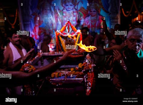 Lord rama aarti hi-res stock photography and images - Alamy