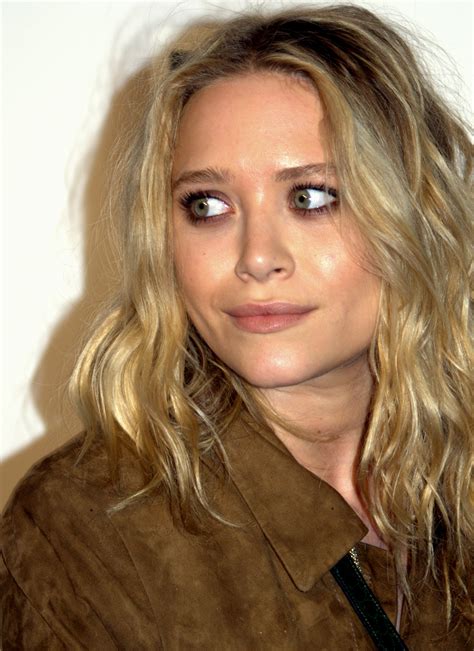 File:Mary-Kate Olsen 2009 Tribeca portrait.jpg - Wikipedia, the free ...