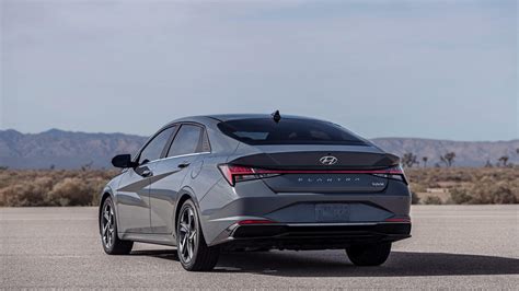 2021 Hyundai Elantra Hybrid looks striking in gray - CNET