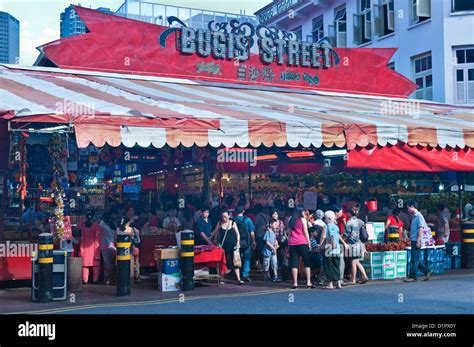 Singapore Bugis Street Market Stock Photo - Alamy