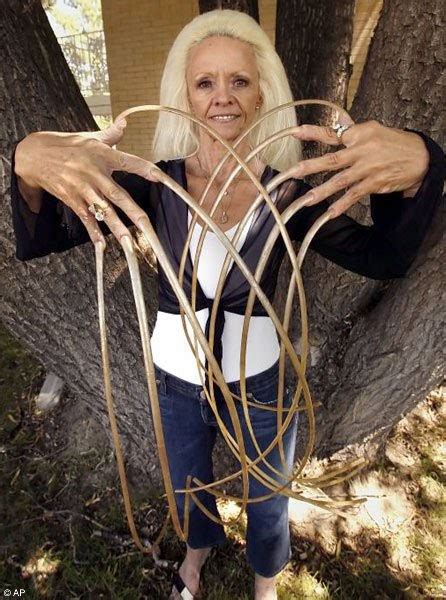 Photo Junction: World's Longest Fingernails Photos