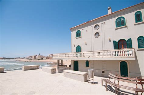 La Casa televisiva del Commissario Montalbano, a Punta Secca, in ...