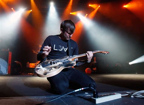 Blink 182 concert rock punk tom delonge guitar wallpaper | 2560x1868 ...