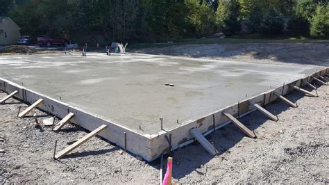 How to form and pour a concrete slab | Concrete slab, Concrete slab ...