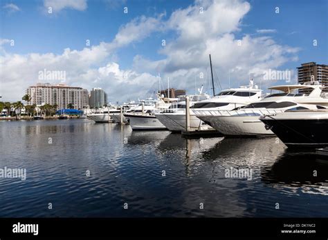 Yachts and boats docked at Bahia Mar hotel and marina in Fort ...