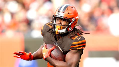 Cleveland Browns score a win by tendering Kareem Hunt