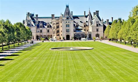 HOW TO VISIT THE BILTMORE ESTATE IN ASHEVILLE, NORTH CAROLINA, USA - Travels with Talek