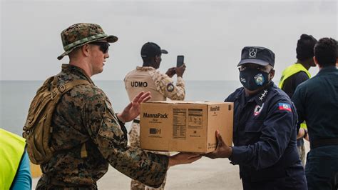 DVIDS - Images - Helping Hands Deliver Humanitarian Aid to Haiti [Image ...