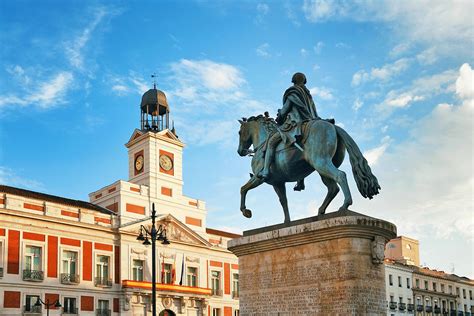 Puerta del Sol in Madrid - Visit the Gate of the Sun – Go Guides