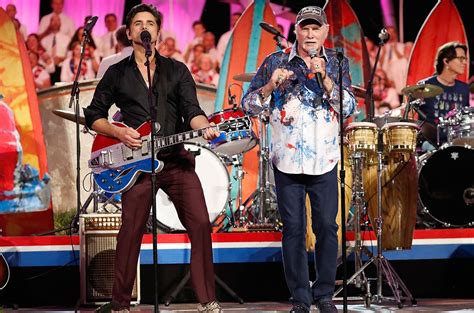 The Beach Boys Join Forces With John Stamos & Jimmy Buffett For Epic 4th of July Performance ...