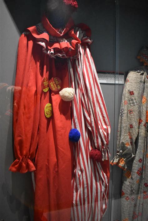 John Wayne Gacy: Clown Costume The Story Behind It —, 59% OFF