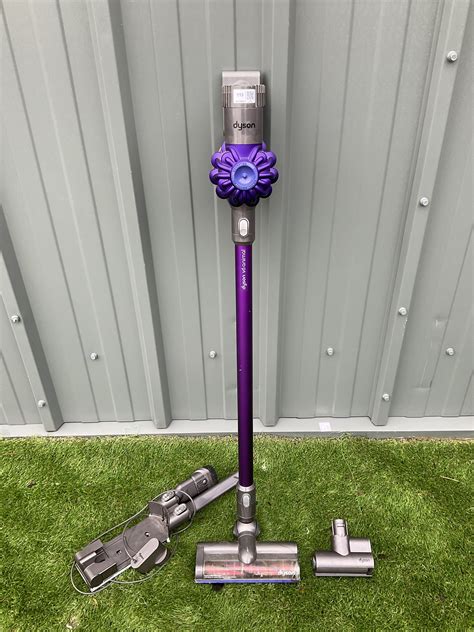 Dyson cordless vacuum cleaner with charging station - Garden, Asset ...