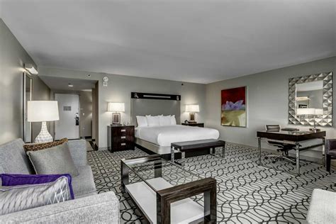 Easton Town Center Hotel Photos |Hilton Columbus at Easton