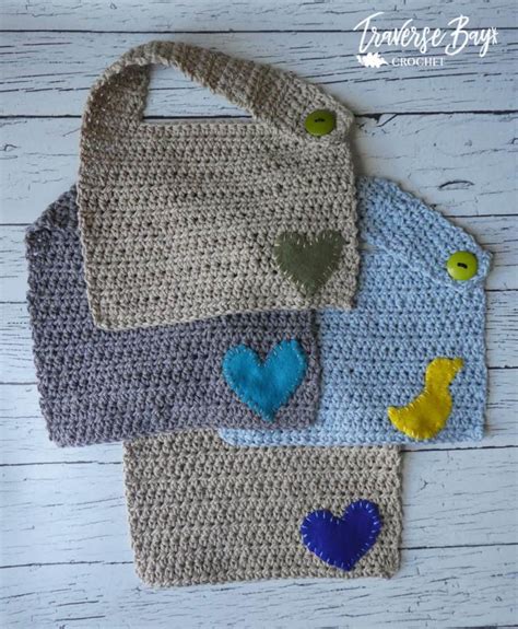 Easy crochet baby bib - Traversebaycrochet.com