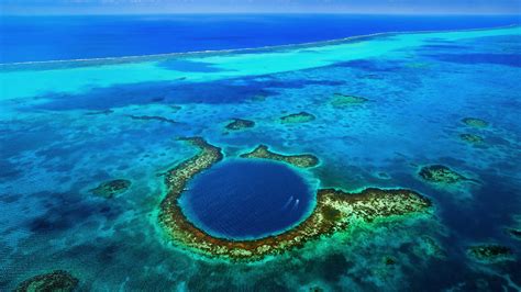 The Great Blue Hole giant marine sinkhole off the coast of Belize ...