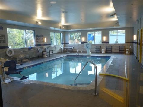 GLō Hotel Asheville-Blue Ridge Parkway Pool: Pictures & Reviews ...