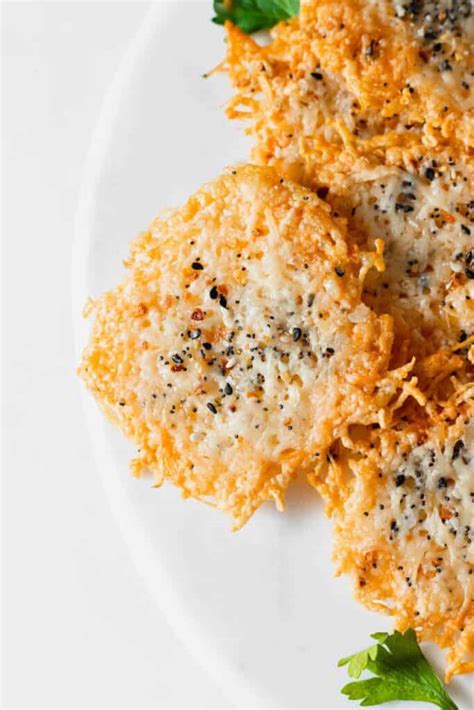 Homemade Parmesan Cheese Crisps (5g protein!) - The Cheese Knees