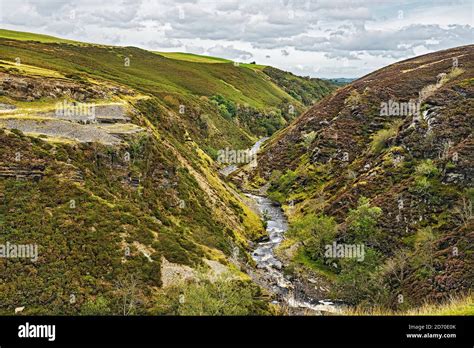 River v shaped valley uk hi-res stock photography and images - Alamy