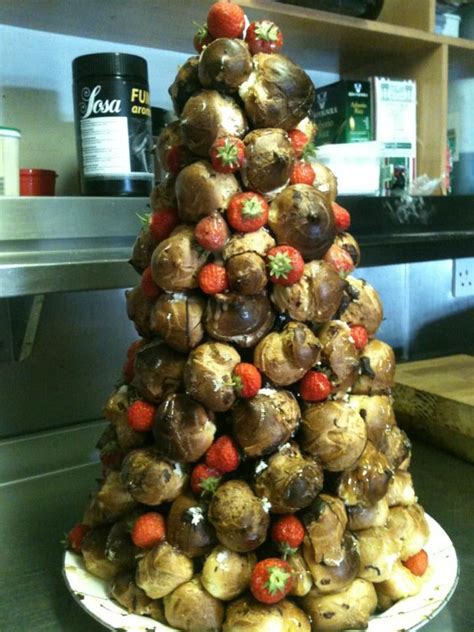 Profiteroles tower | French delicacies, Christmas food, Wedding food