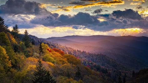 Fall in Pigeon Forge and the Smoky Mountains - Plan Your Fall Getaway