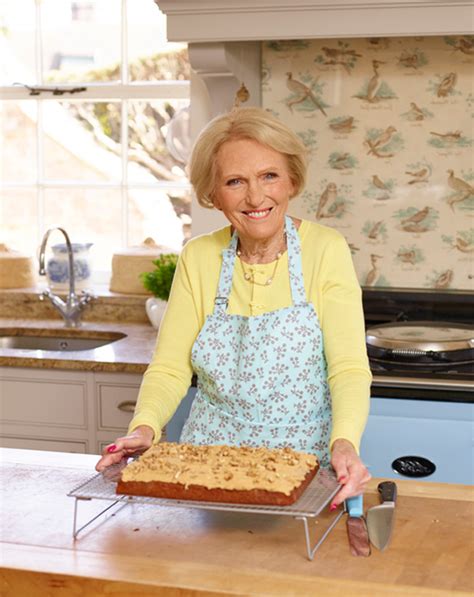 mary berry carrot cake tray bake