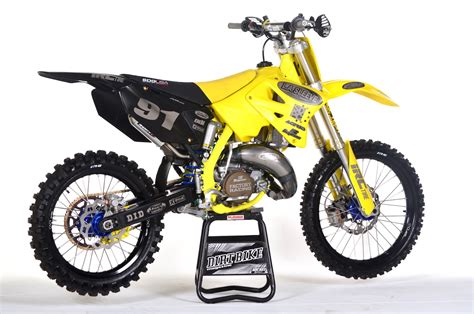 TWO-STROKE TUESDAY: 2001 RM125 REBUILD - Dirt Bike Magazine